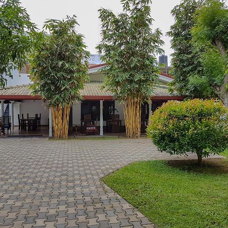 White Villa Beach Resort Мірісса Екстер'єр фото