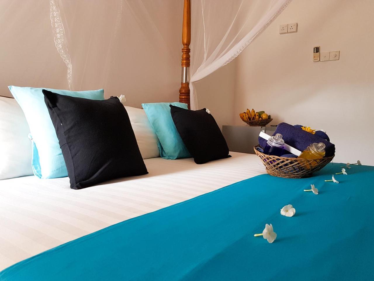 White Villa Beach Resort Мірісса Екстер'єр фото