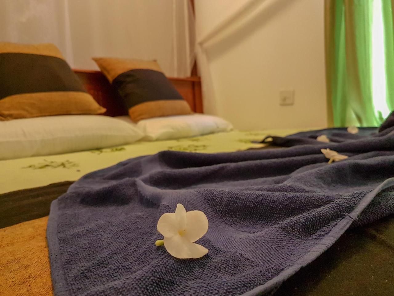 White Villa Beach Resort Мірісса Екстер'єр фото
