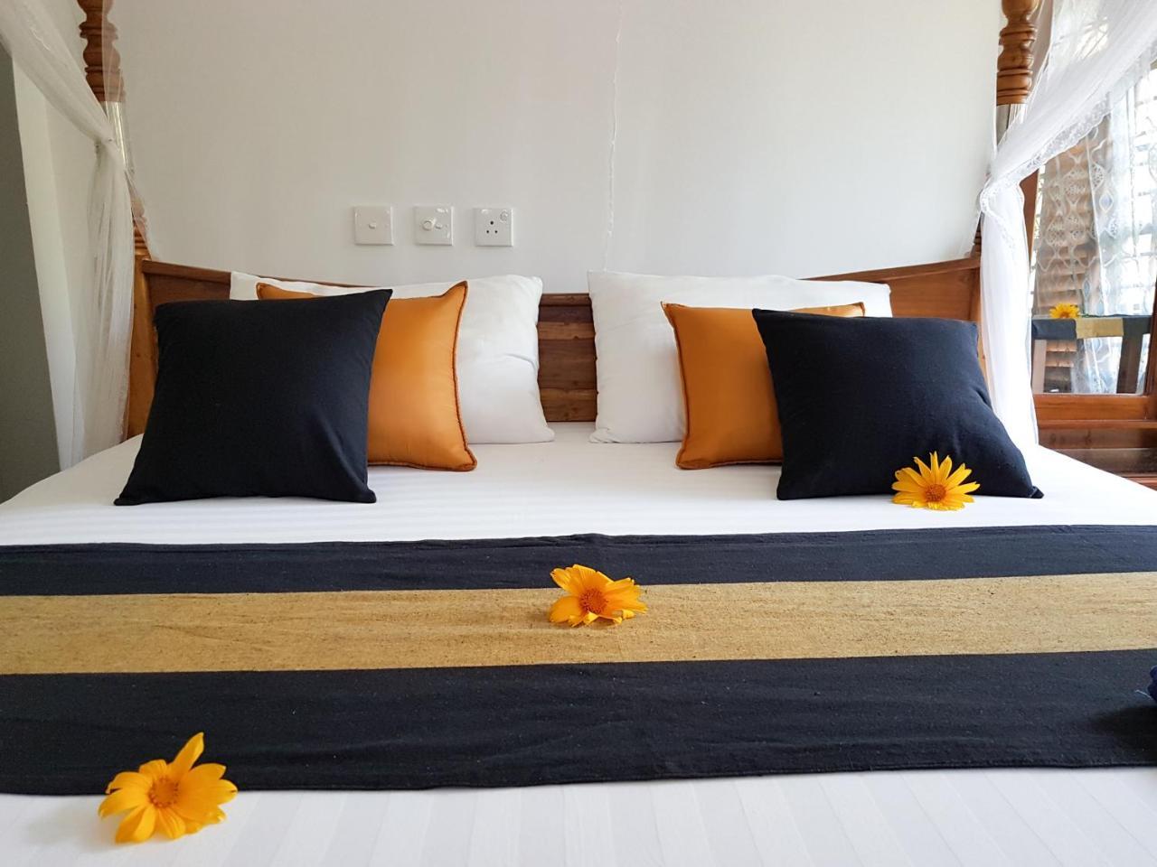 White Villa Beach Resort Мірісса Екстер'єр фото