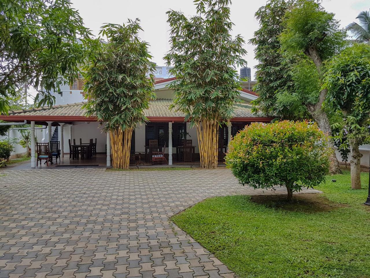 White Villa Beach Resort Мірісса Екстер'єр фото