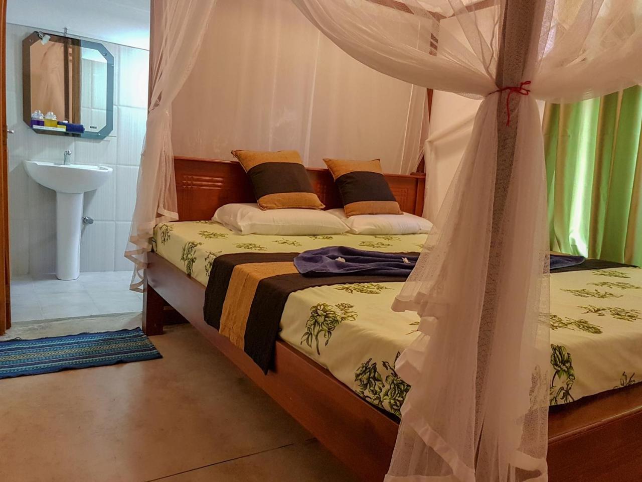 White Villa Beach Resort Мірісса Екстер'єр фото