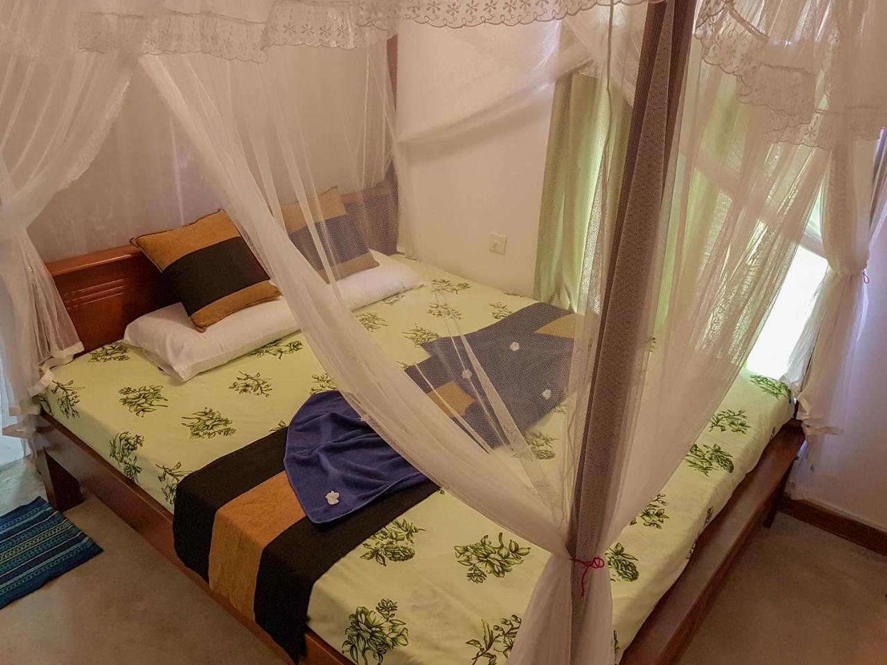 White Villa Beach Resort Мірісса Екстер'єр фото
