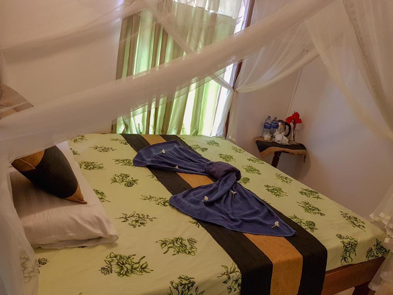 White Villa Beach Resort Мірісса Екстер'єр фото